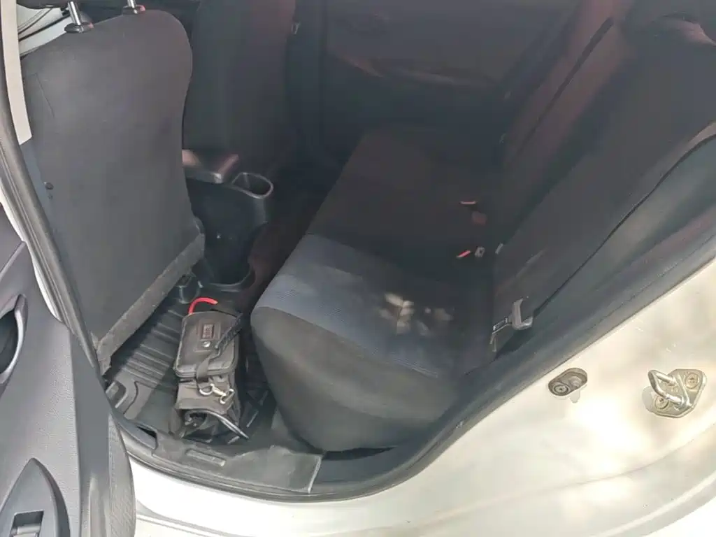 Toyota Yaris L 2018 — фото 17