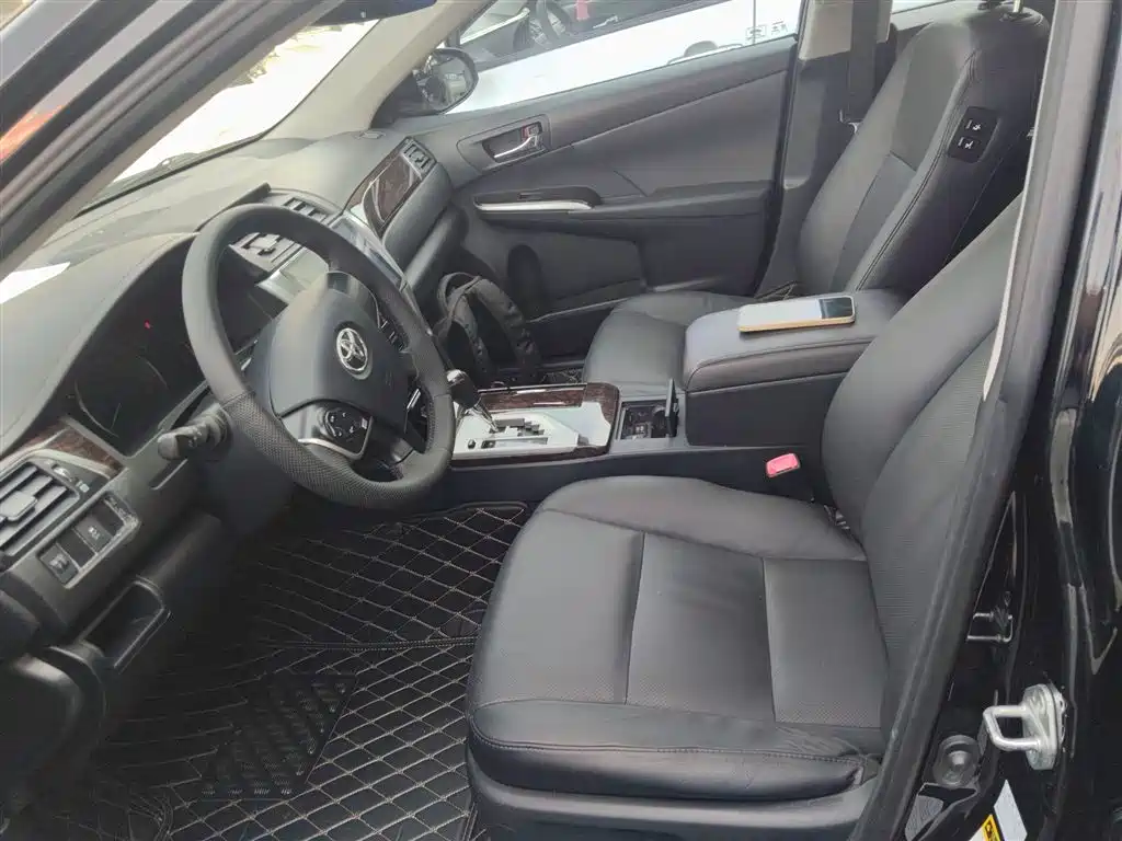 Toyota Camry 2015 — фото 15