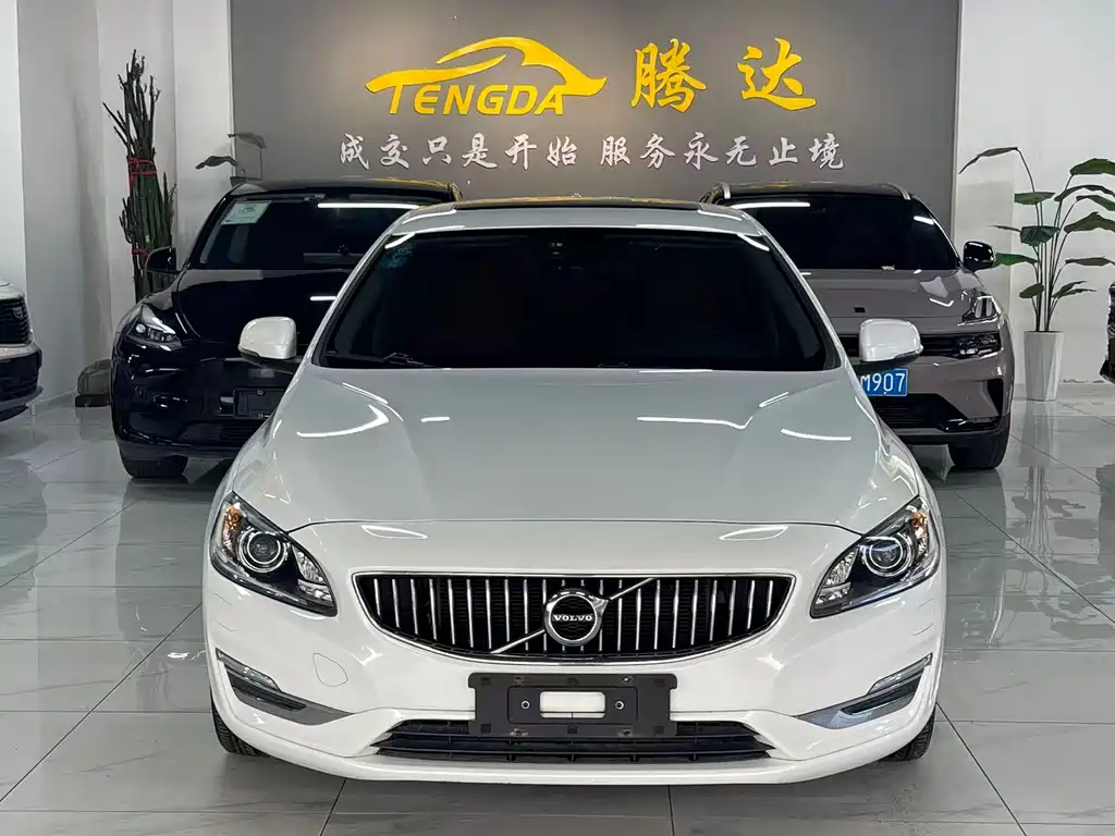 Volvo S60 2018 — фото 2