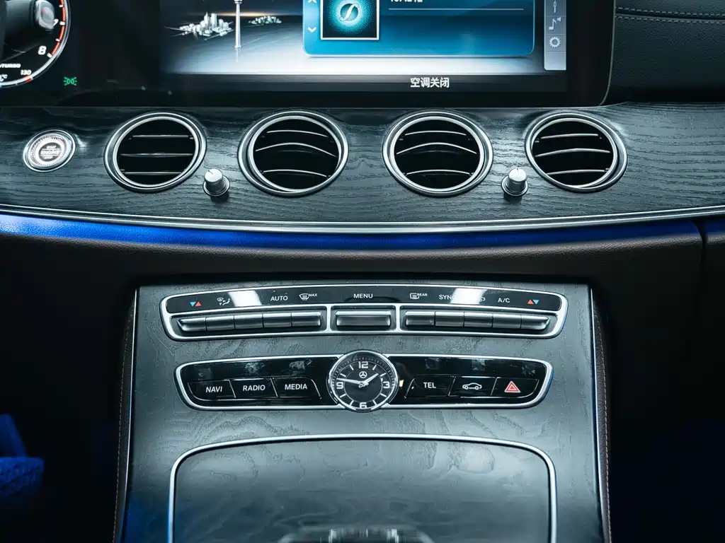 Mercedes-Benz E-Class 2018 — фото 24
