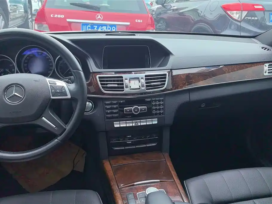 Mercedes-Benz E-Class 2014 — фото 13