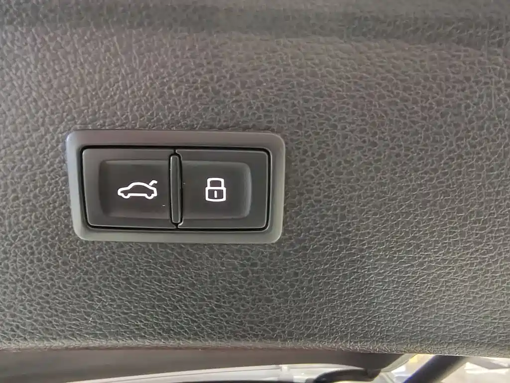 Audi Q5L 2022 — фото 18