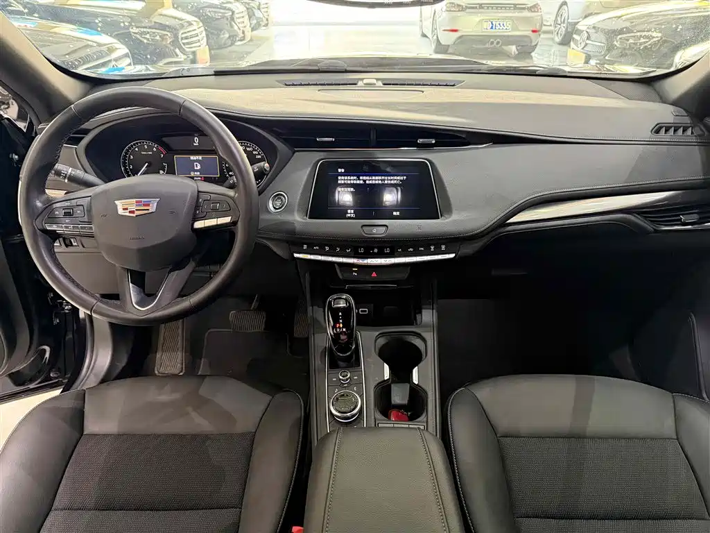 Cadillac XT4 2020 — фото 13