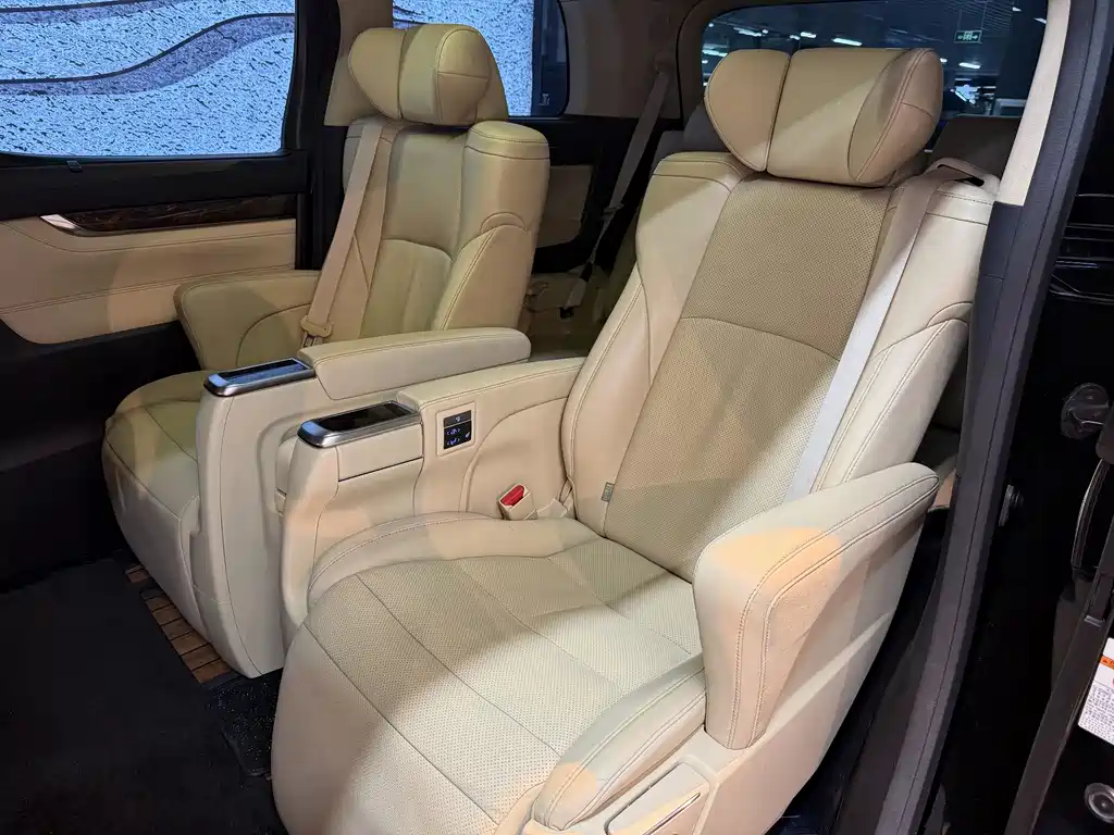 Toyota Alphard 2019 — фото 8