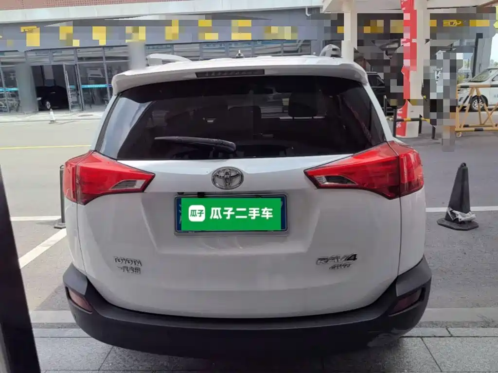Toyota RAV4 2014 — фото 6