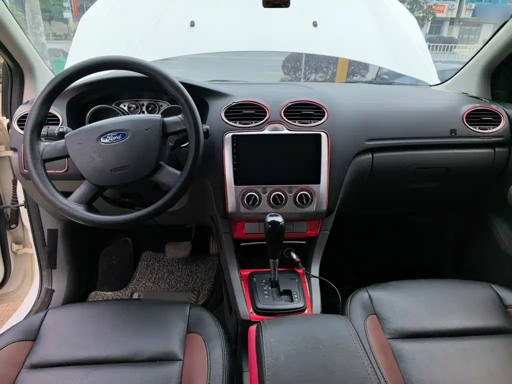 Ford Focus 2016 — фото 12