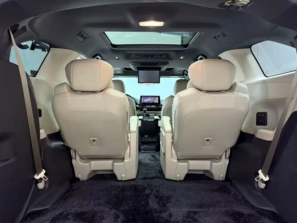 Toyota Sienna 2024 — фото 10