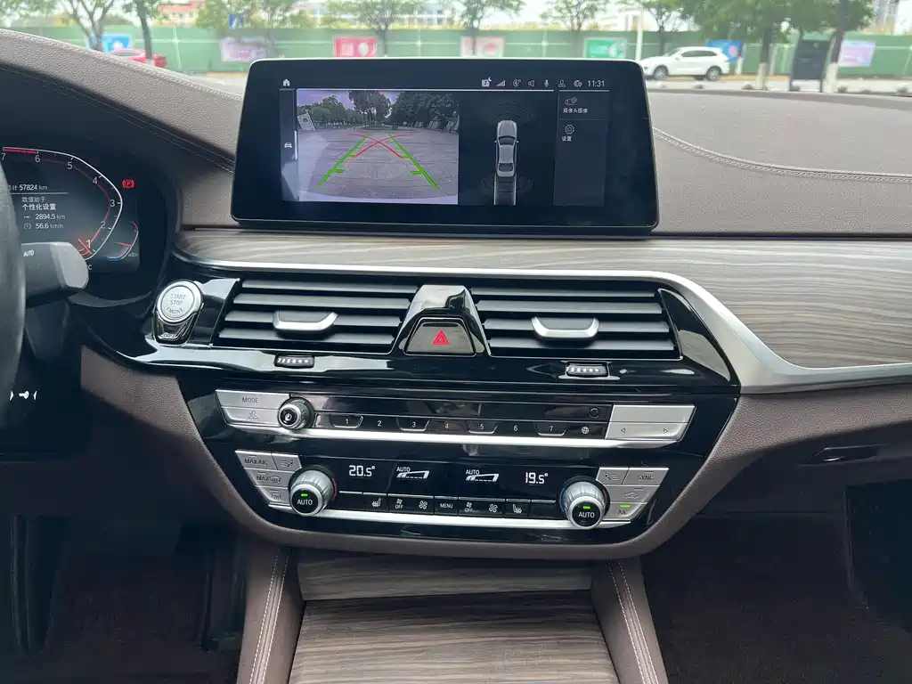 BMW 5 Series 2020 — фото 14