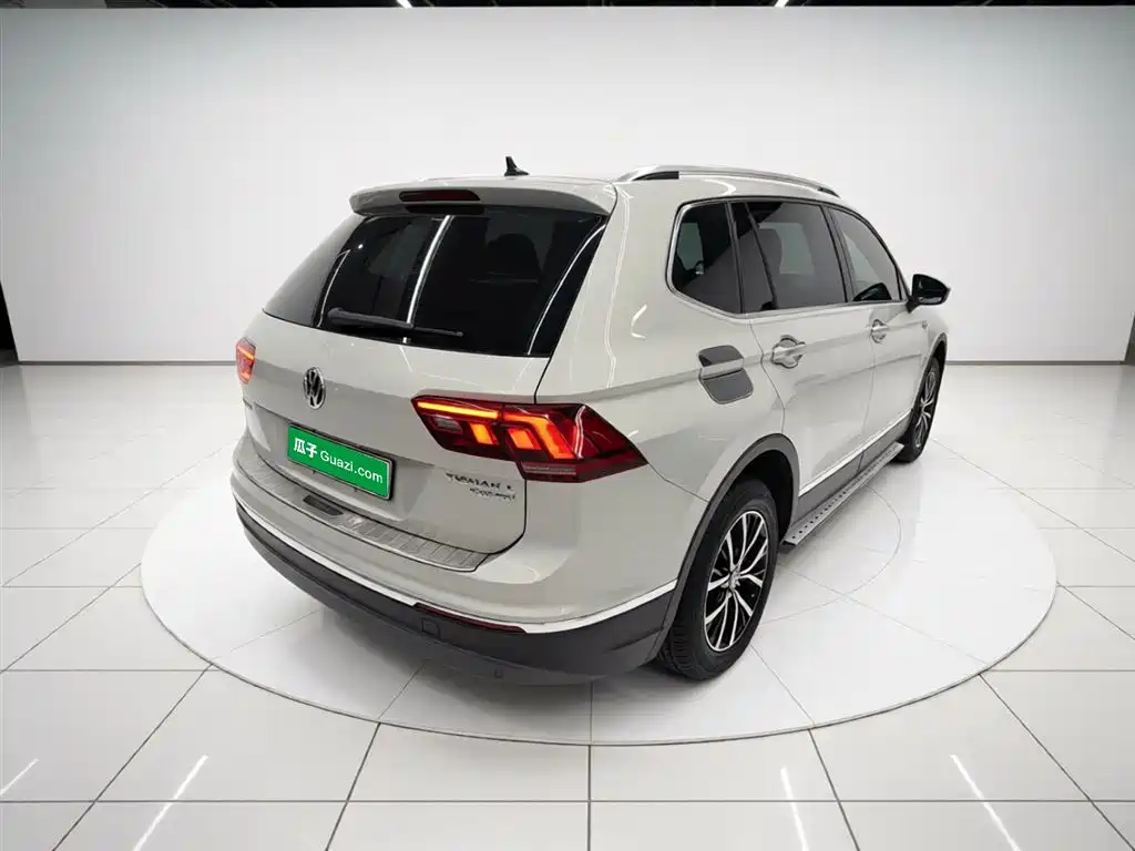 Volkswagen Tiguan L 2018 — фото 7