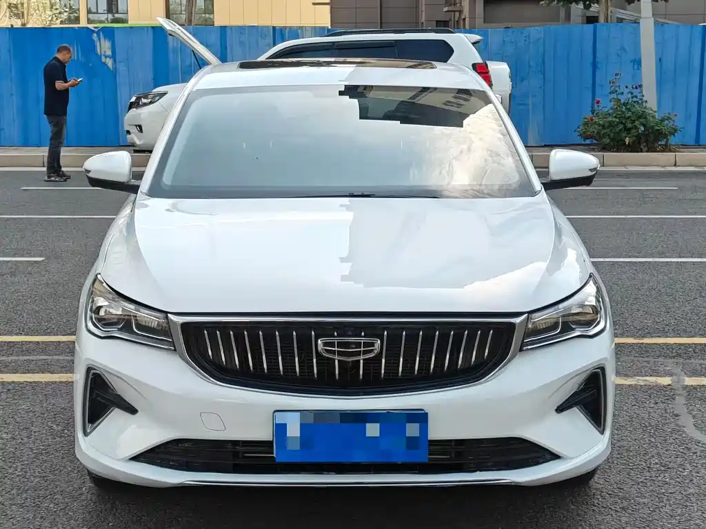 Geely Emgrand 2023