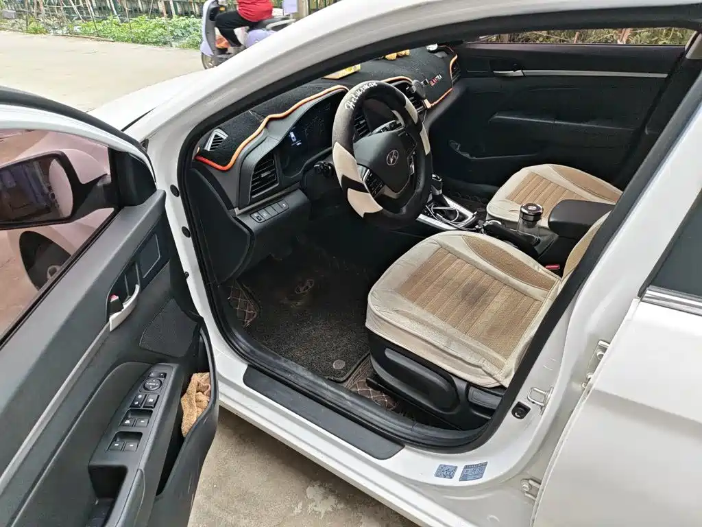 Hyundai Elantra 2019 — фото 14