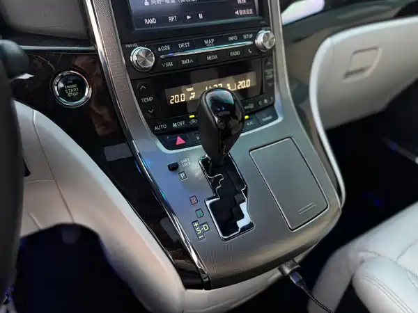 Toyota Alphard 2012