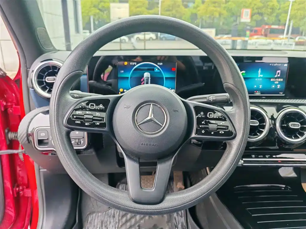 Mercedes-Benz A-Class 2020 — фото 3