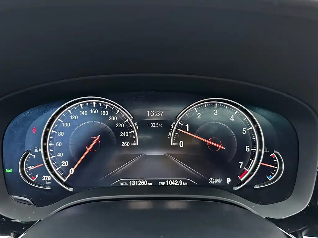 BMW 5 Series 2018 — фото 11