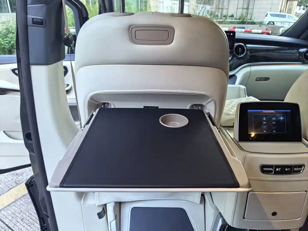 Mercedes-Benz V-Class 2022 — фото 20
