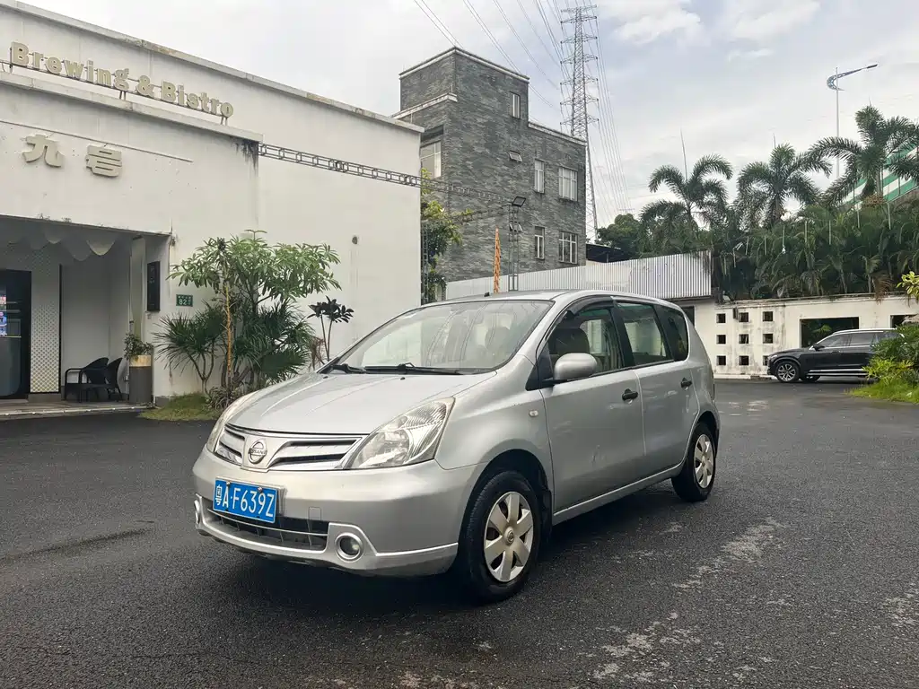 Nissan Livina 2010