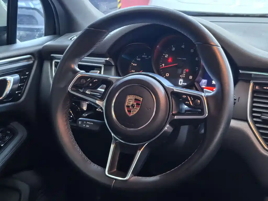 Porsche Macan 2018 — фото 14