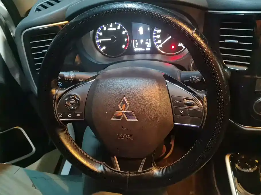 Mitsubishi Outlander 2021 — фото 15