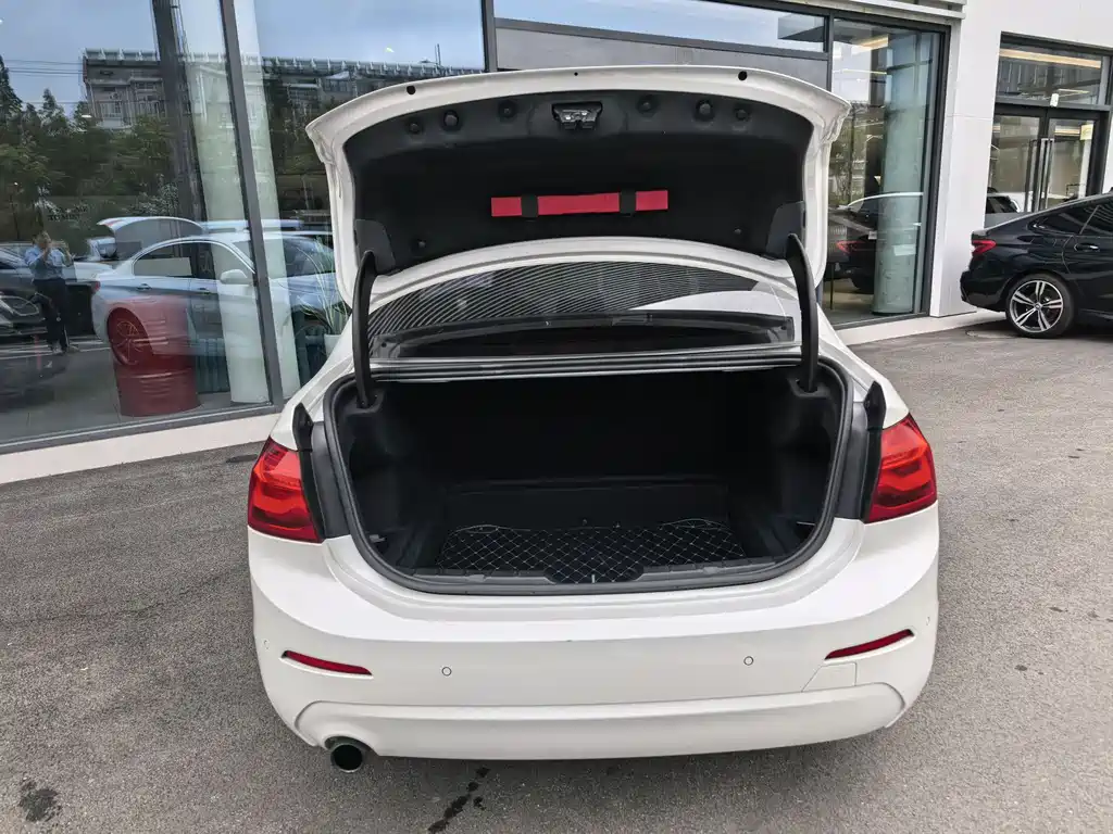 BMW 1 Series 2019 — фото 11