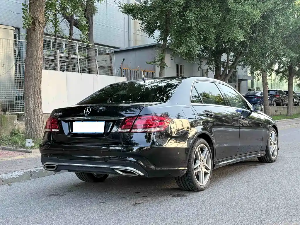 Mercedes-Benz E-Class 2015 — фото 21