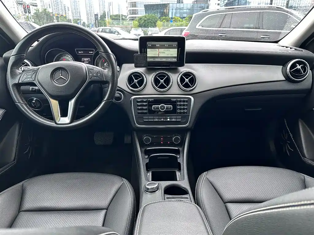 Mercedes-Benz GLA 2015 — фото 9