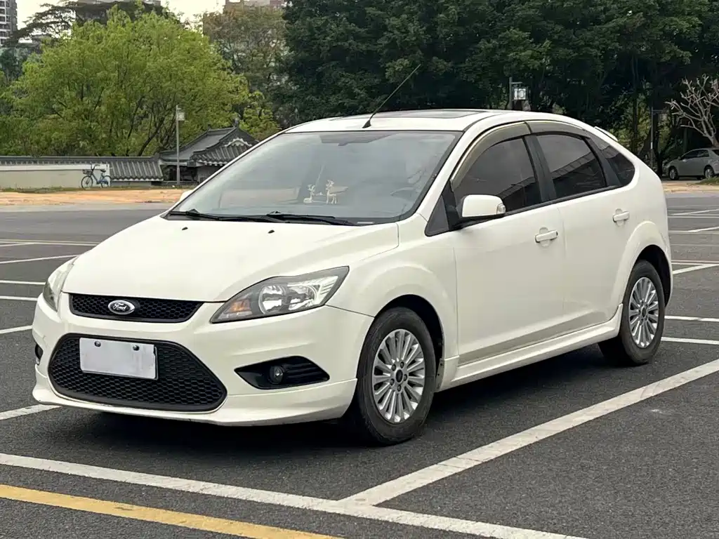 Ford Focus 2014 — фото 1