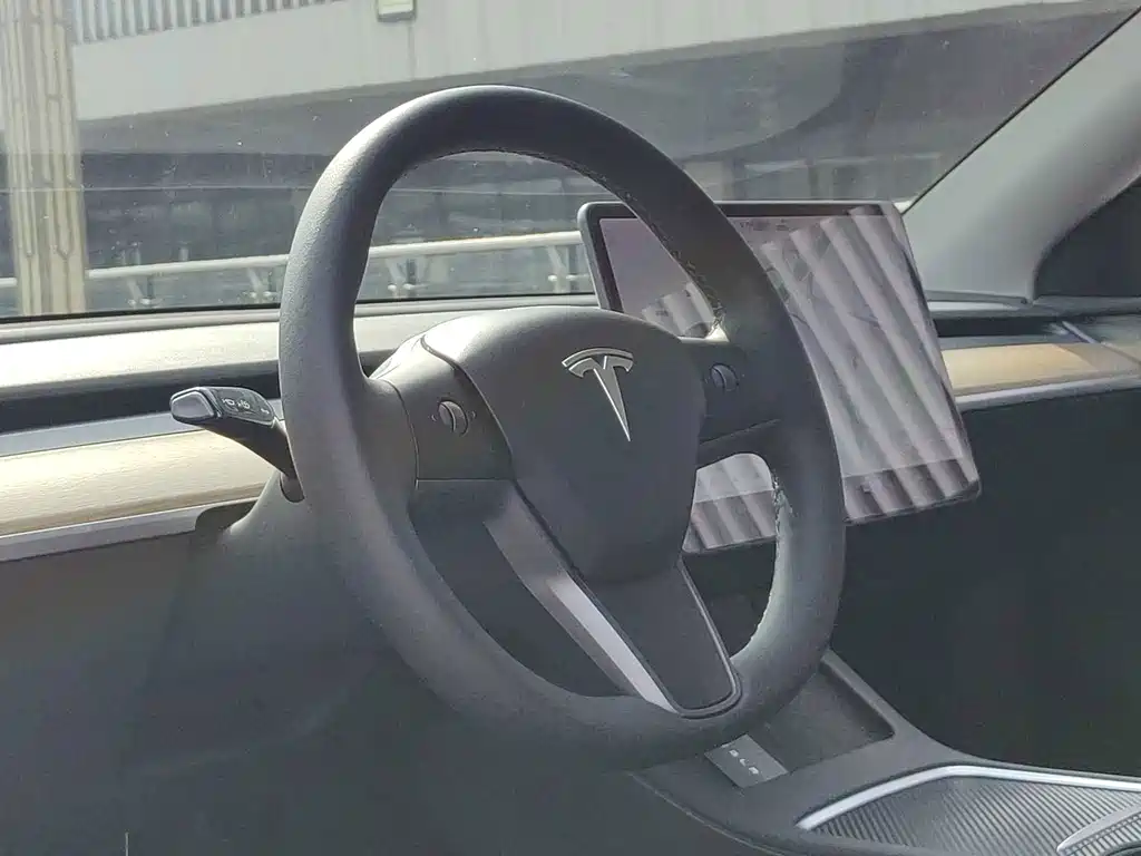 Tesla Model Y 2021 — фото 15