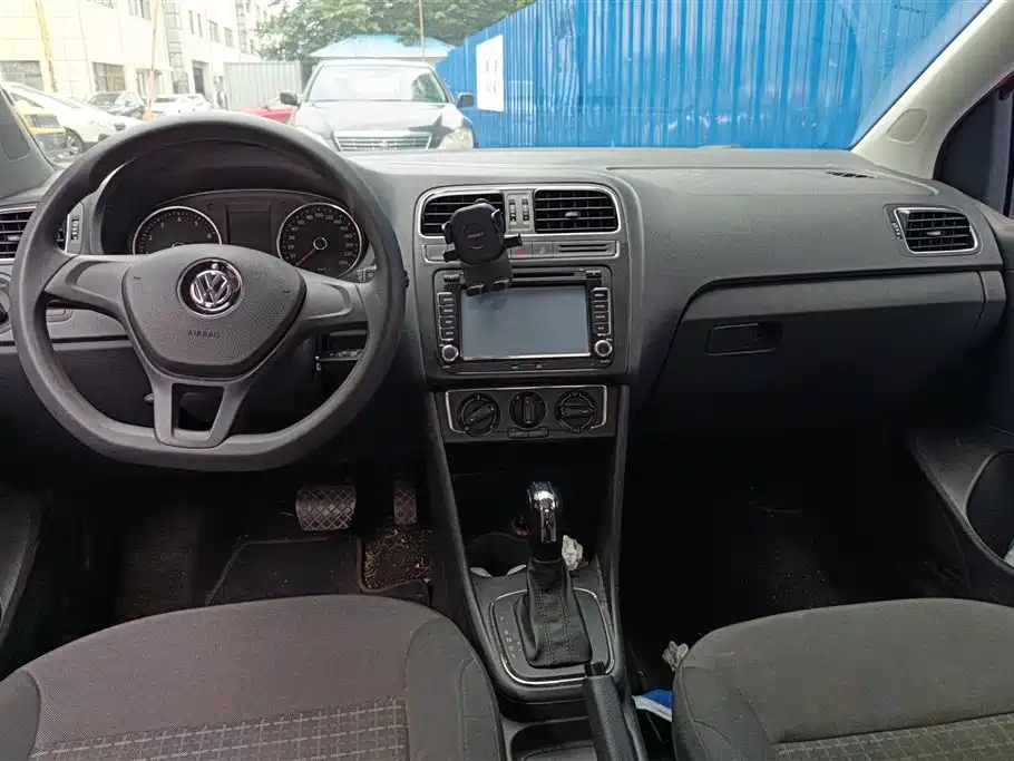 Volkswagen Polo 2015 — фото 12
