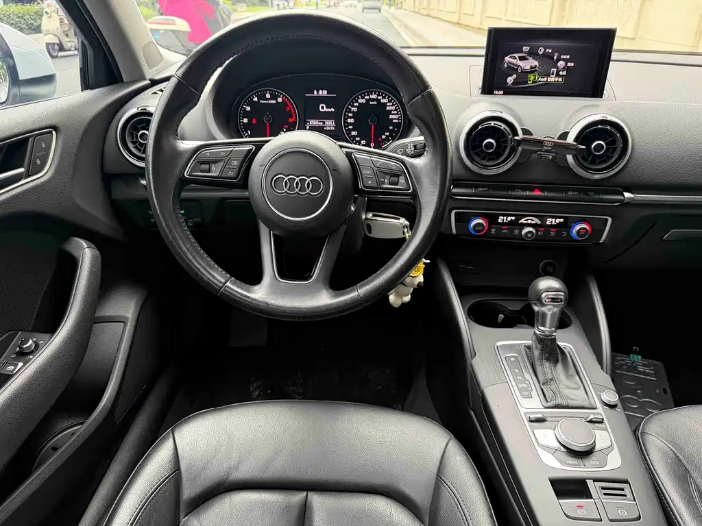 Audi A3 2019 — фото 9