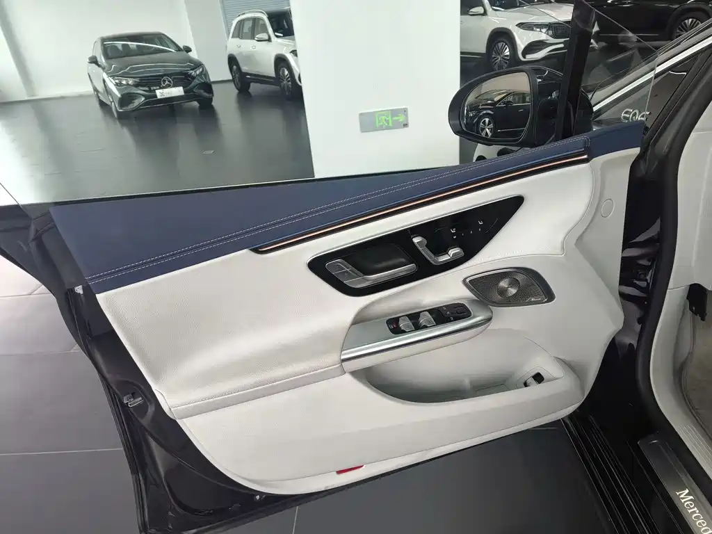 Mercedes-Benz EQE 2025 — фото 9