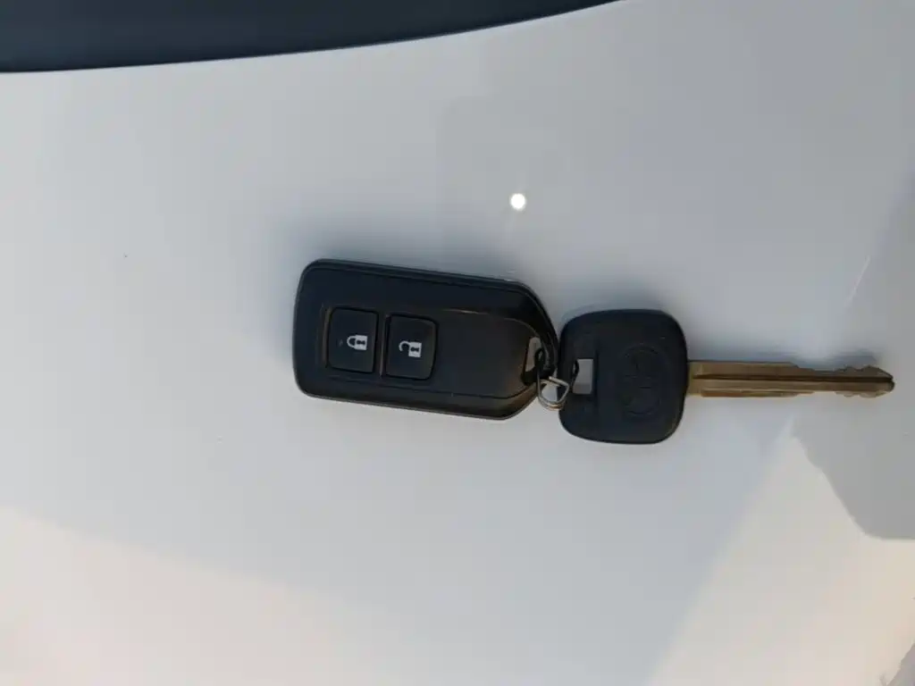 Toyota Yaris L 2018 — фото 9