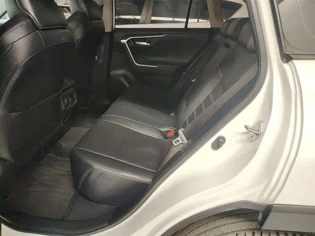 Toyota Wildlander 2023 — фото 17
