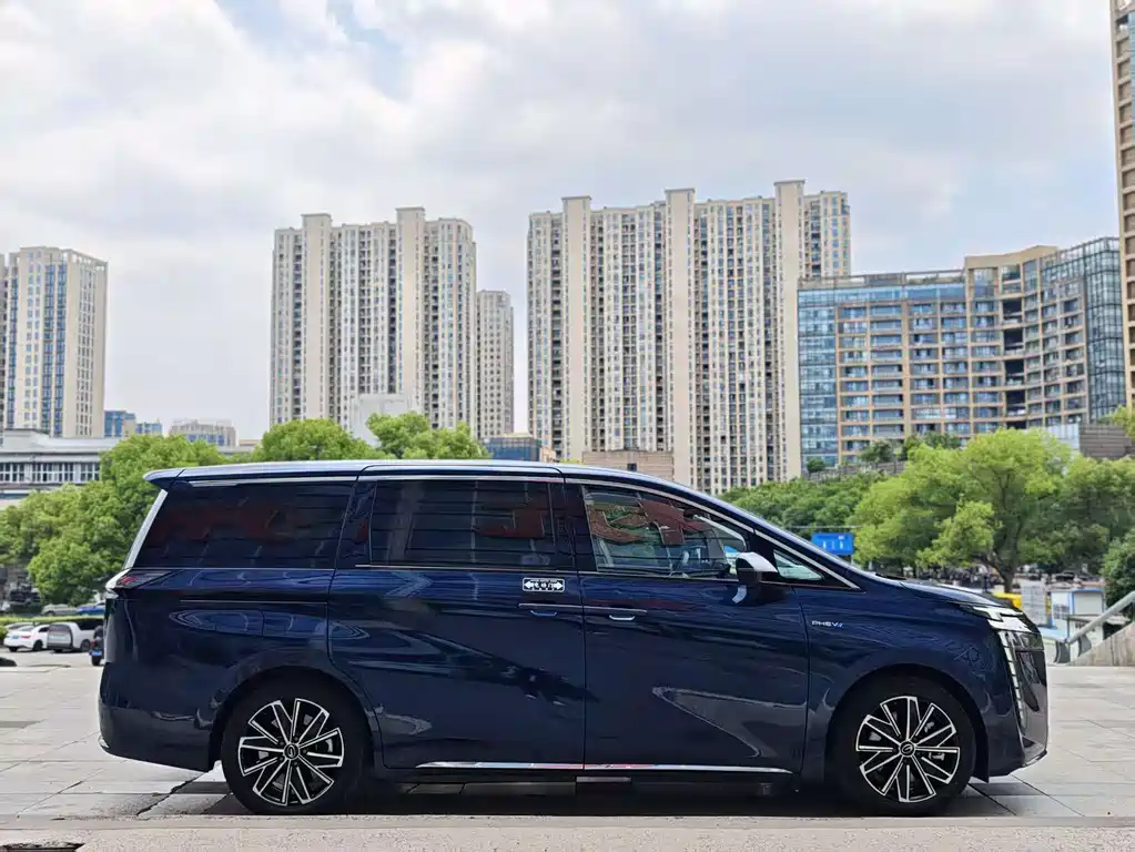 GAC Motor E8 PHEV 2024 — фото 13
