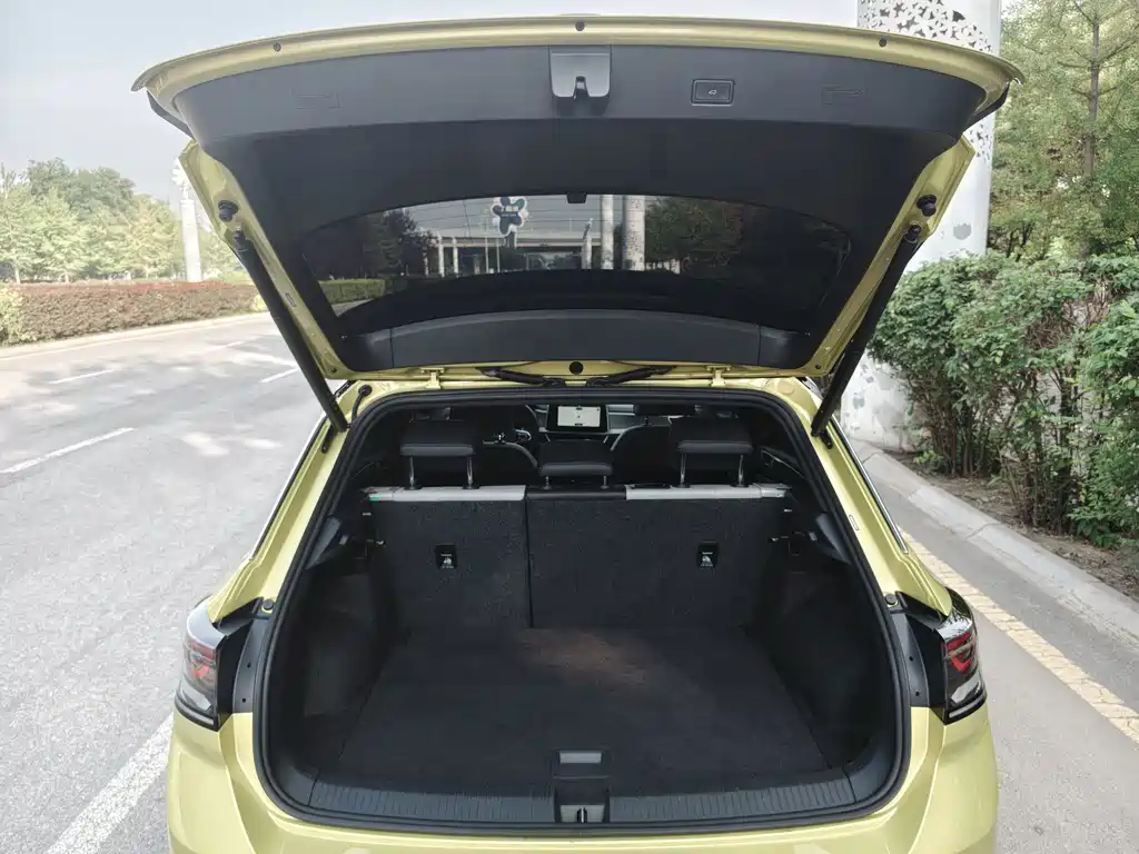 Volkswagen T-Roc 2023 — фото 14