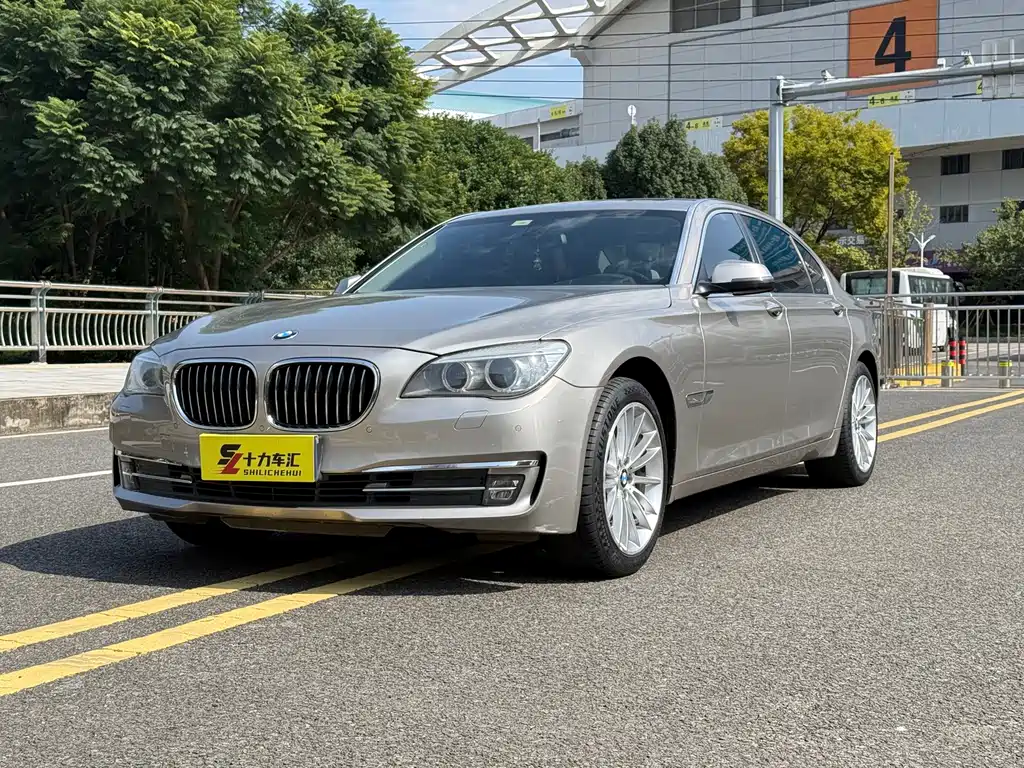 BMW 7 Series 2015 — фото 1