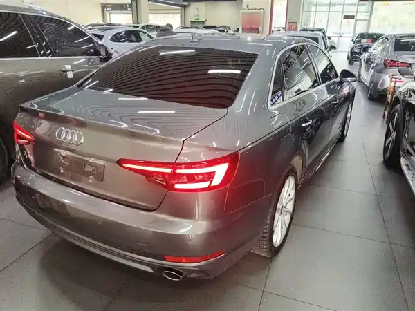 Audi A4L 2018