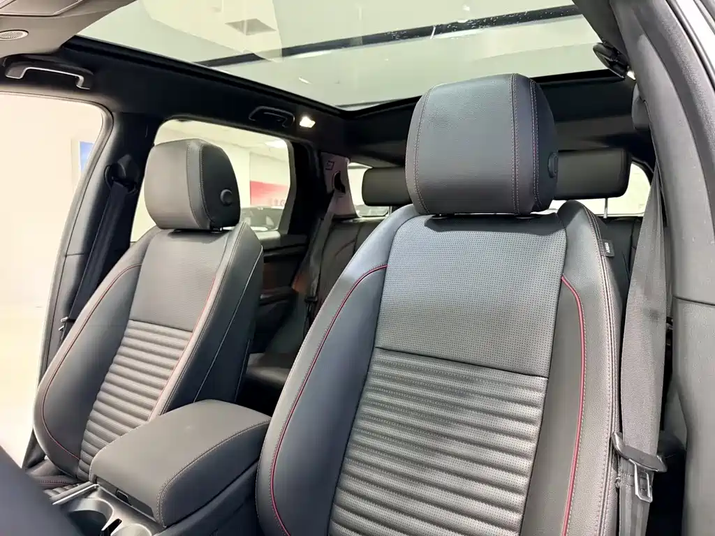 Land Rover Discovery Sport 2023 — фото 12
