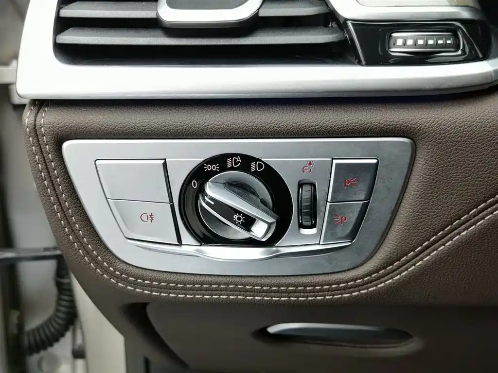 BMW 7 Series 2020 — фото 21