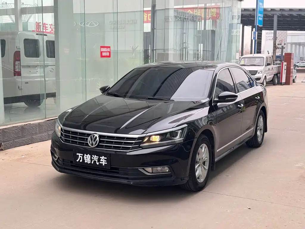 Volkswagen Passat 2018 — фото 1