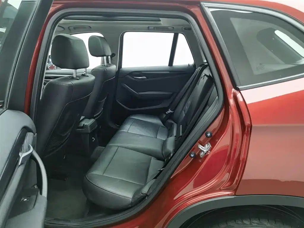BMW X1 2011 — фото 15
