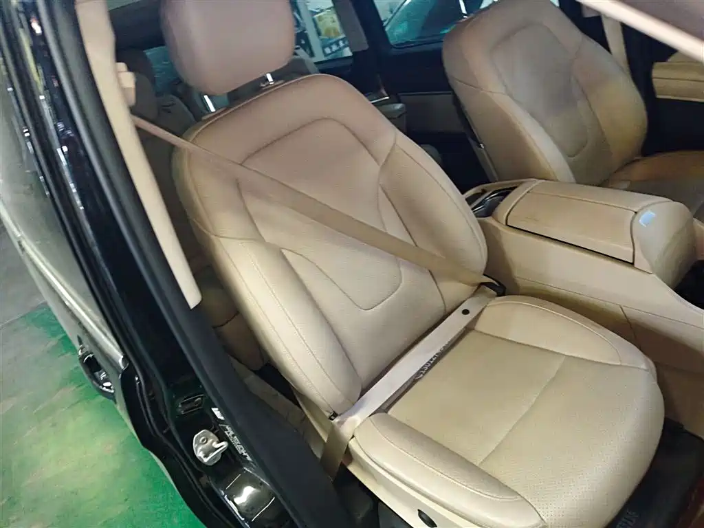 Mercedes-Benz V-Class 2022 — фото 19