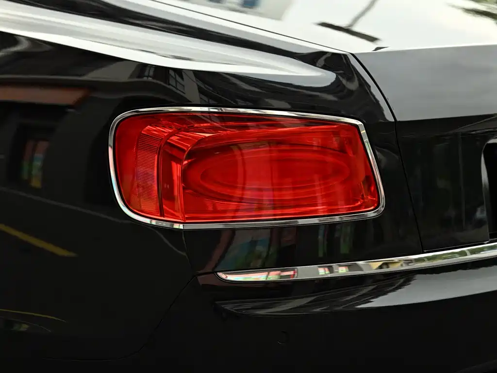 Bentley Flying Spur 2017 — фото 20