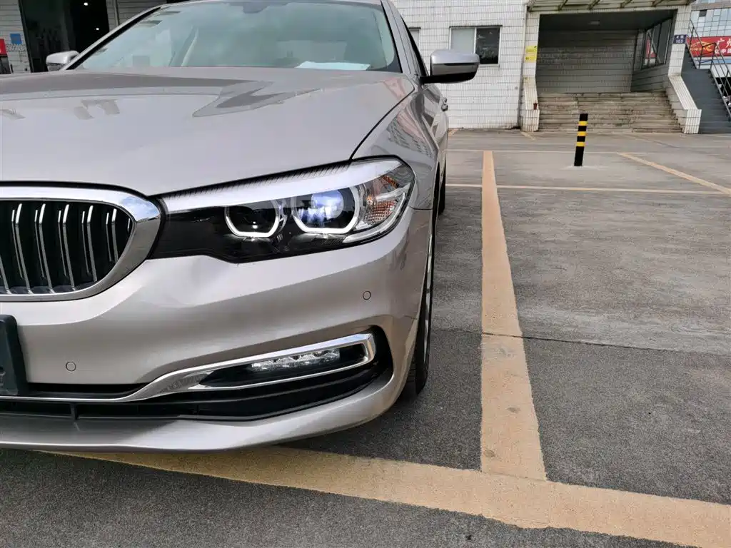 BMW 5 Series 2019 — фото 18