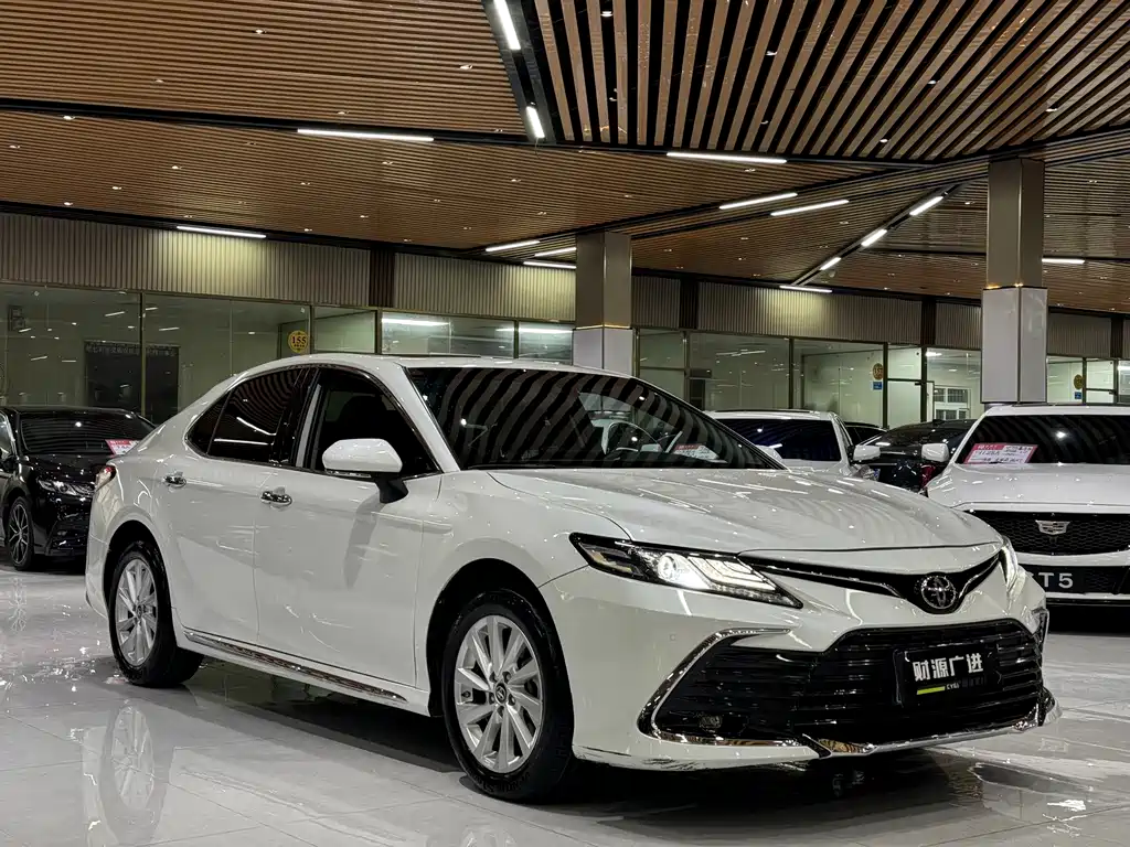 Toyota Camry 2023 — фото 3