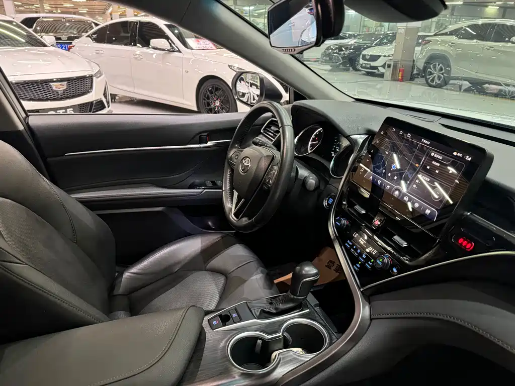 Toyota Camry 2023 — фото 10