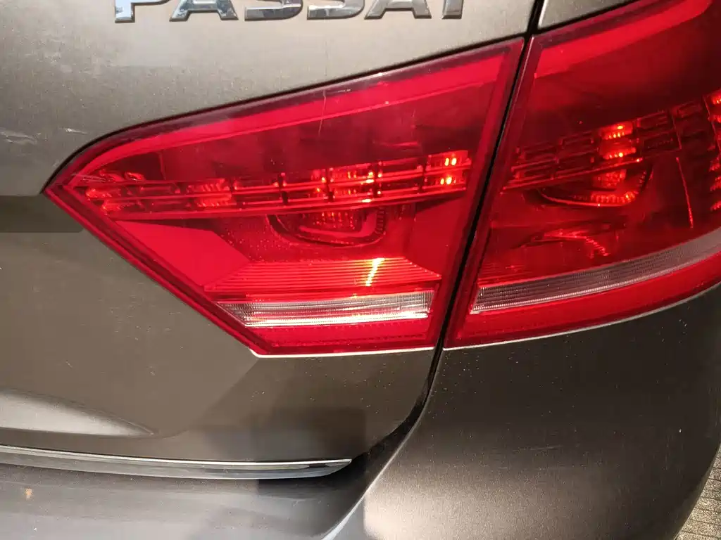 Volkswagen Passat 2012 — фото 12