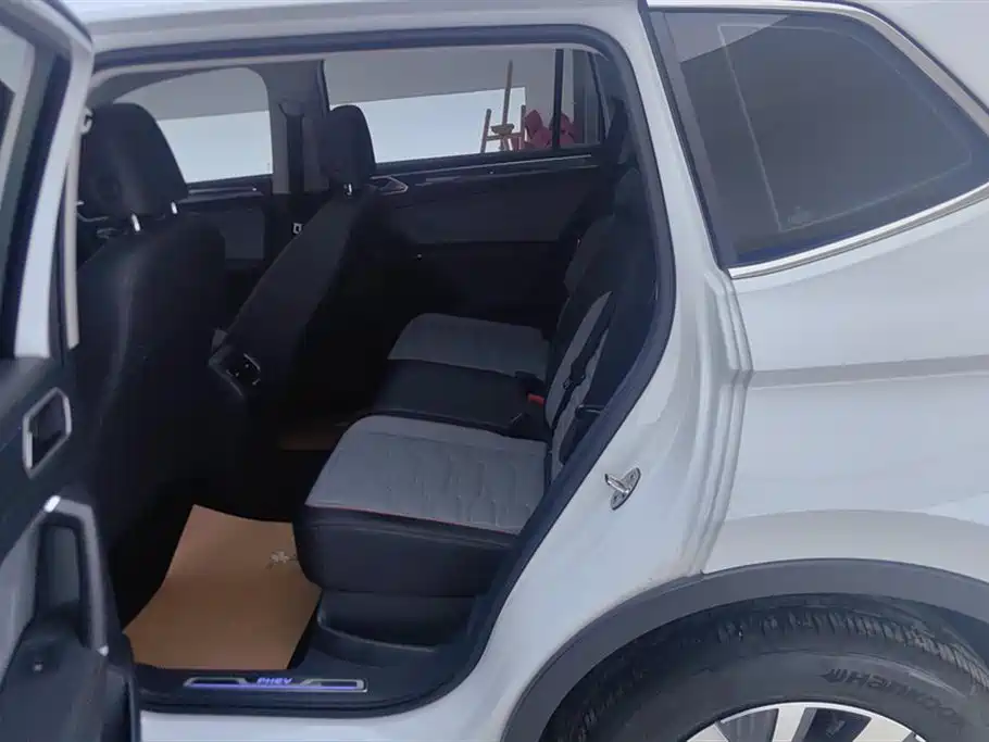 Volkswagen Tiguan L Plug-In Hybrid 2023 — фото 11
