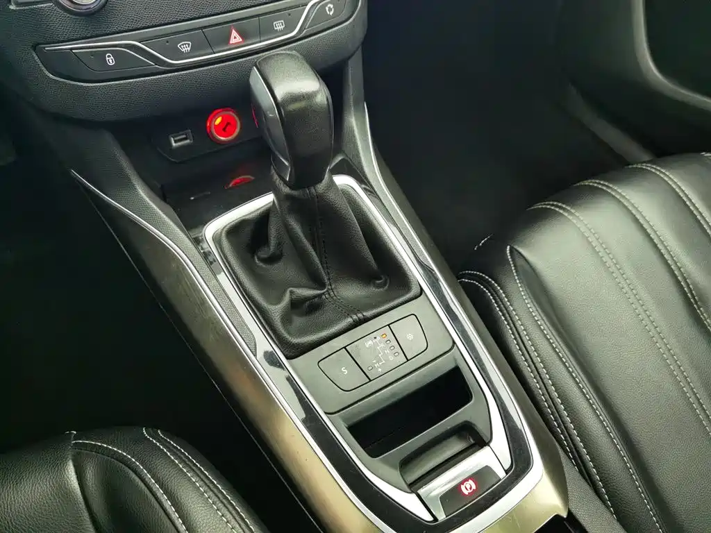 Peugeot 408 2017 — фото 13