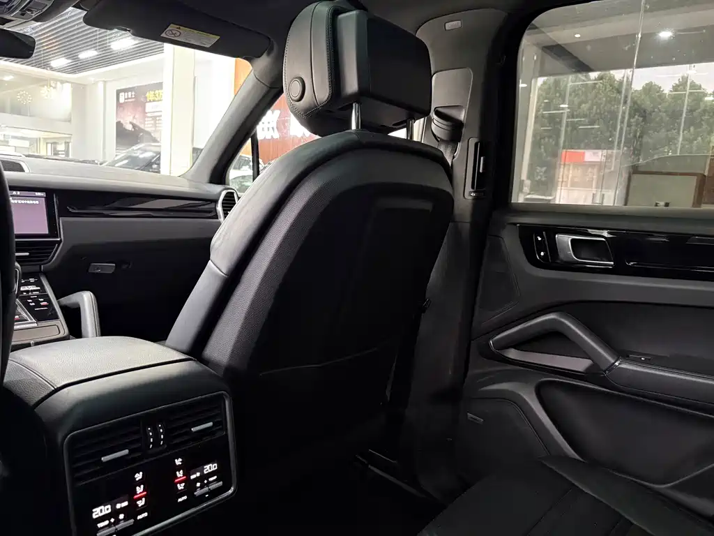 Porsche Cayenne 2018 — фото 17