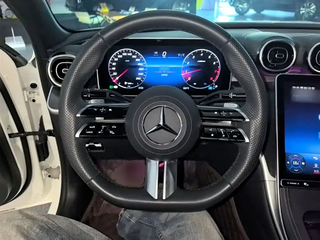 Mercedes-Benz C-Class 2023 — фото 11